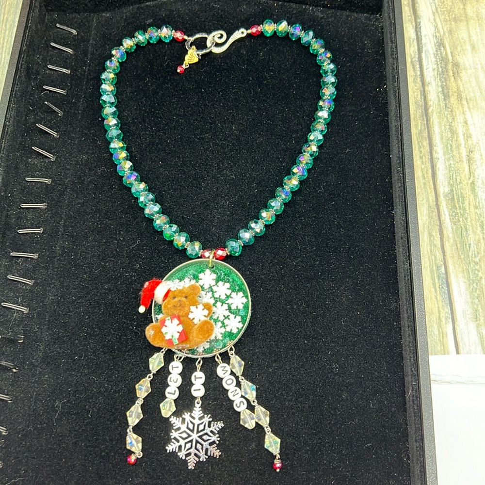 ⭐️Adorned Crown Jewelry assemblage Christmas let it snow teddy bear necklace - Picture 4 of 12